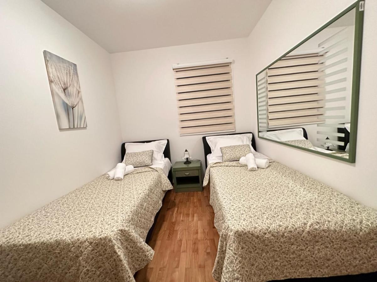 Family Apartment Makarska Buitenkant foto